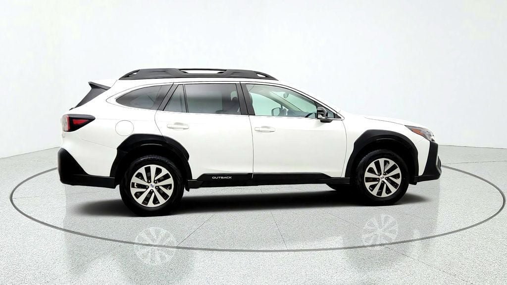 Used 2025 Subaru Outback Premium AWD/4WD image 4