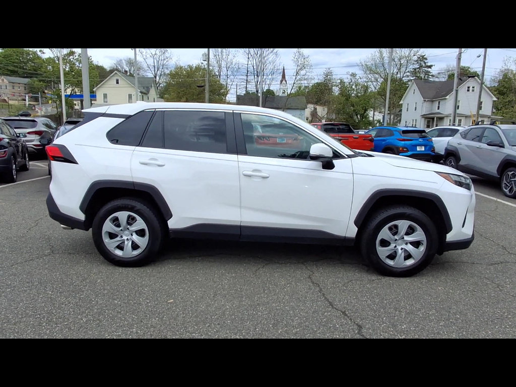 Used 2024 Toyota RAV4 LE AWD/4WD image 9