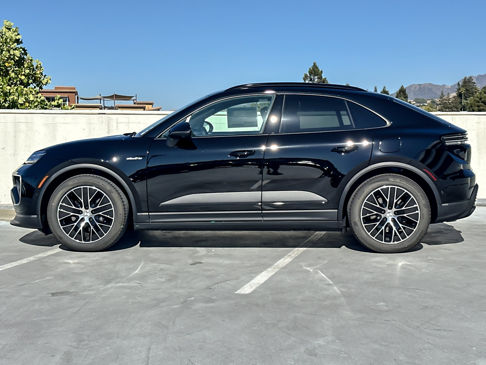 New 2026 Porsche Macan 4 Electric AWD/4WD image 3