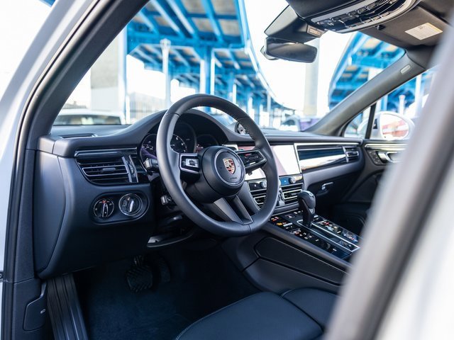 New 2026 Porsche Macan image 4