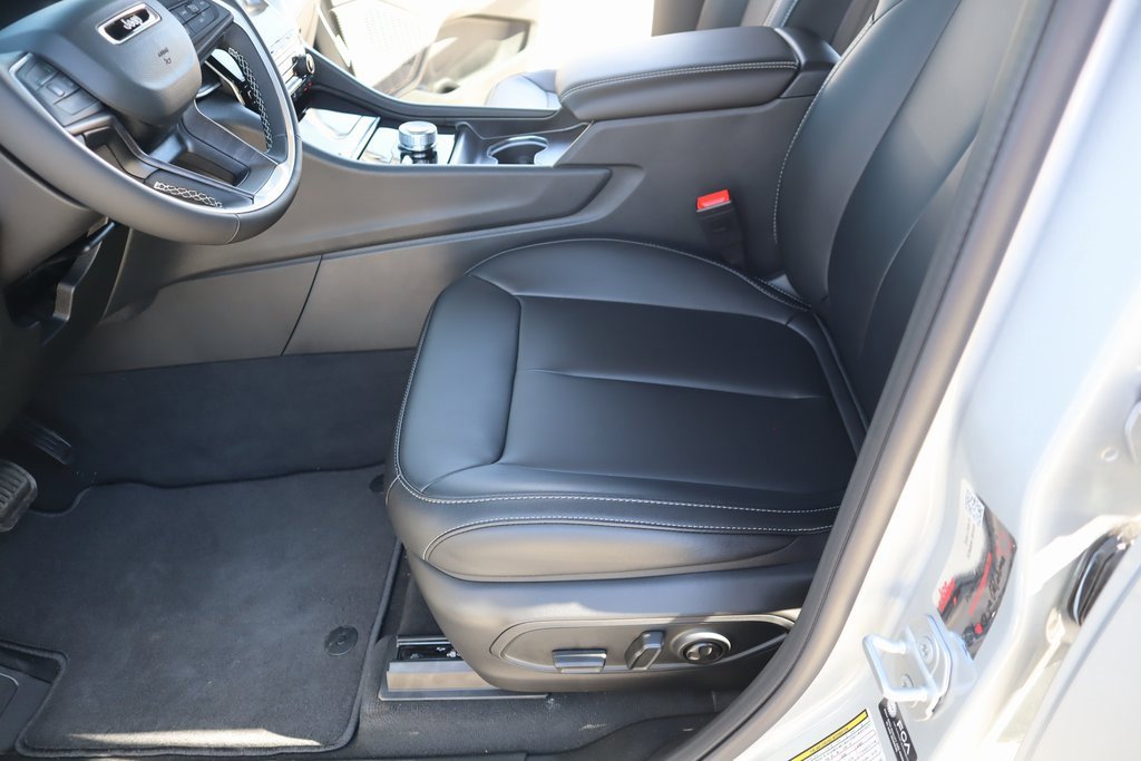 New 2025 Jeep Grand Cherokee L Limited w/ Black Appearance Package image 12