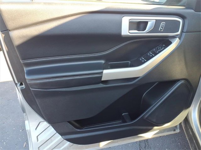 Used 2022 Ford Explorer XLT w/ Equipment Group 202A image 13