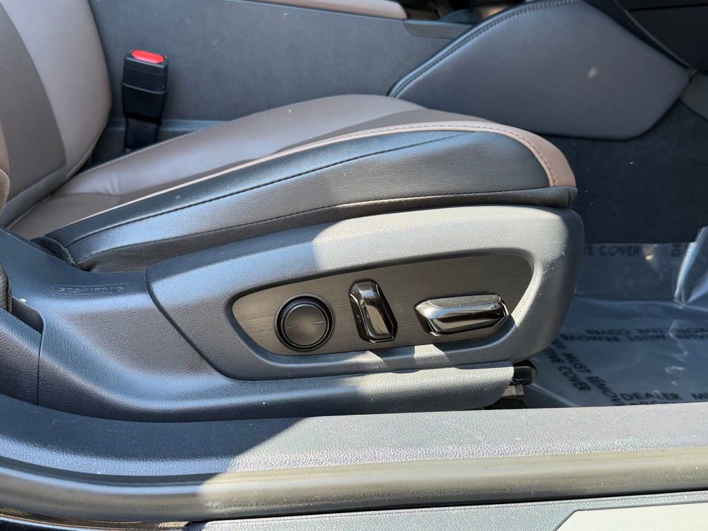 Used 2025 Lexus ES 300h w/ Premium Package image 35