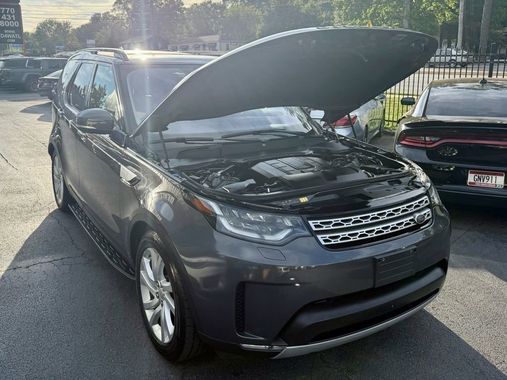 Used 2017 Land Rover Discovery HSE image 4