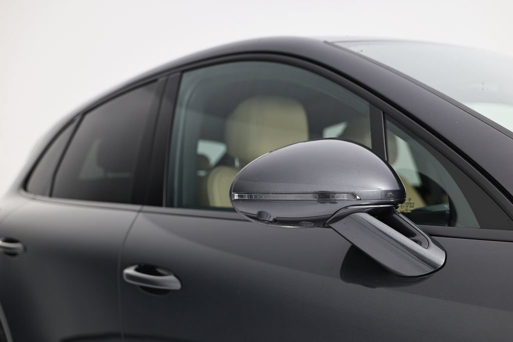 Certified 2026 Porsche Macan AWD/4WD image 16