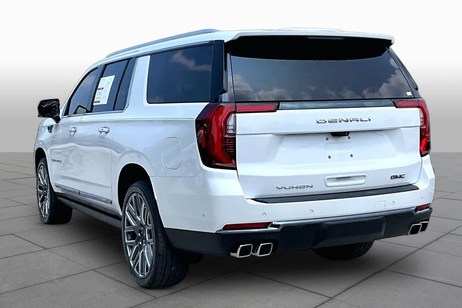 Used 2025 GMC Yukon XL Denali Ultimate AWD/4WD image 12