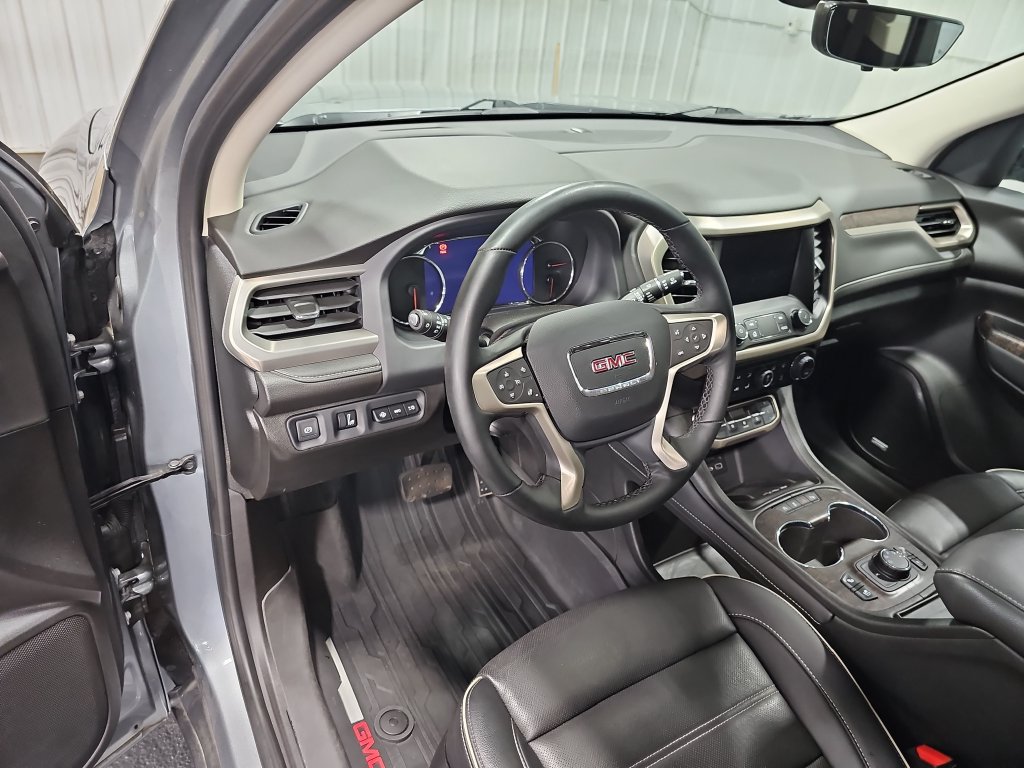 Used 2023 GMC Acadia Denali w/ Denali Ultimate Package AWD/4WD image 16
