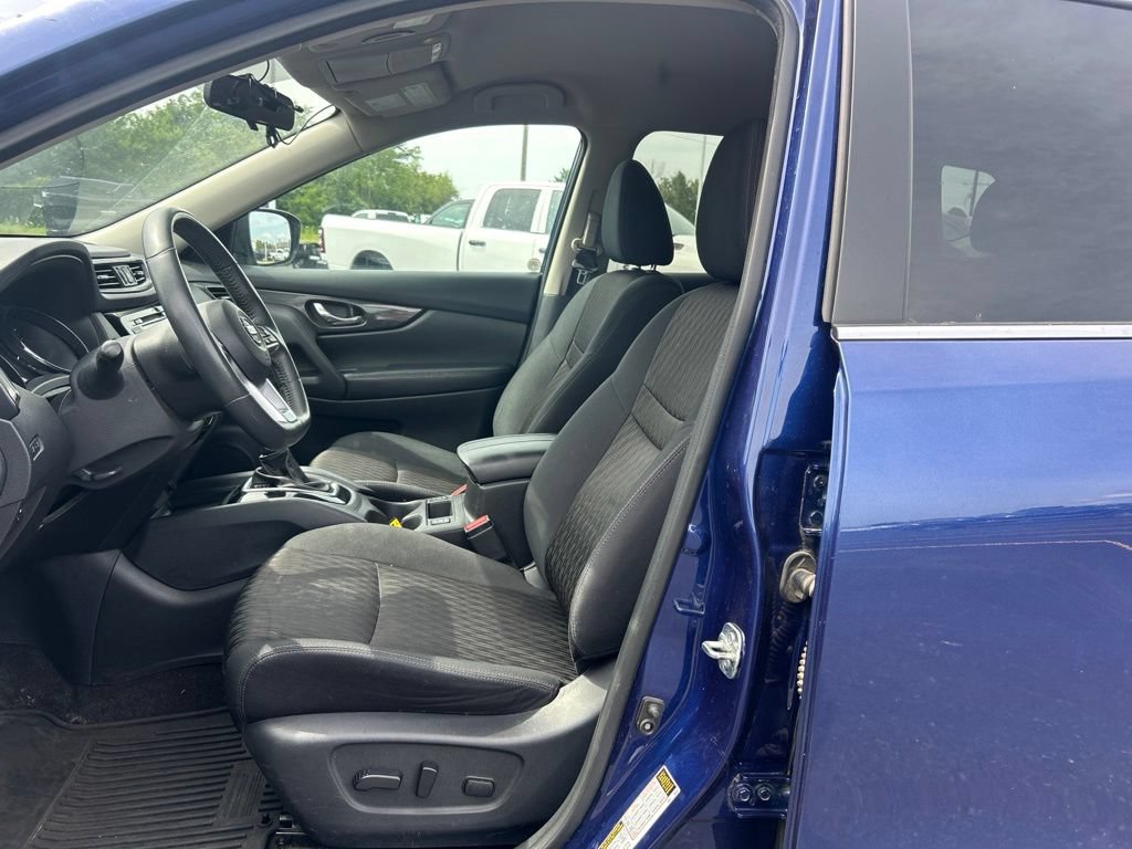 Used 2018 Nissan Rogue SV w/ Premium Package AWD/4WD image 6