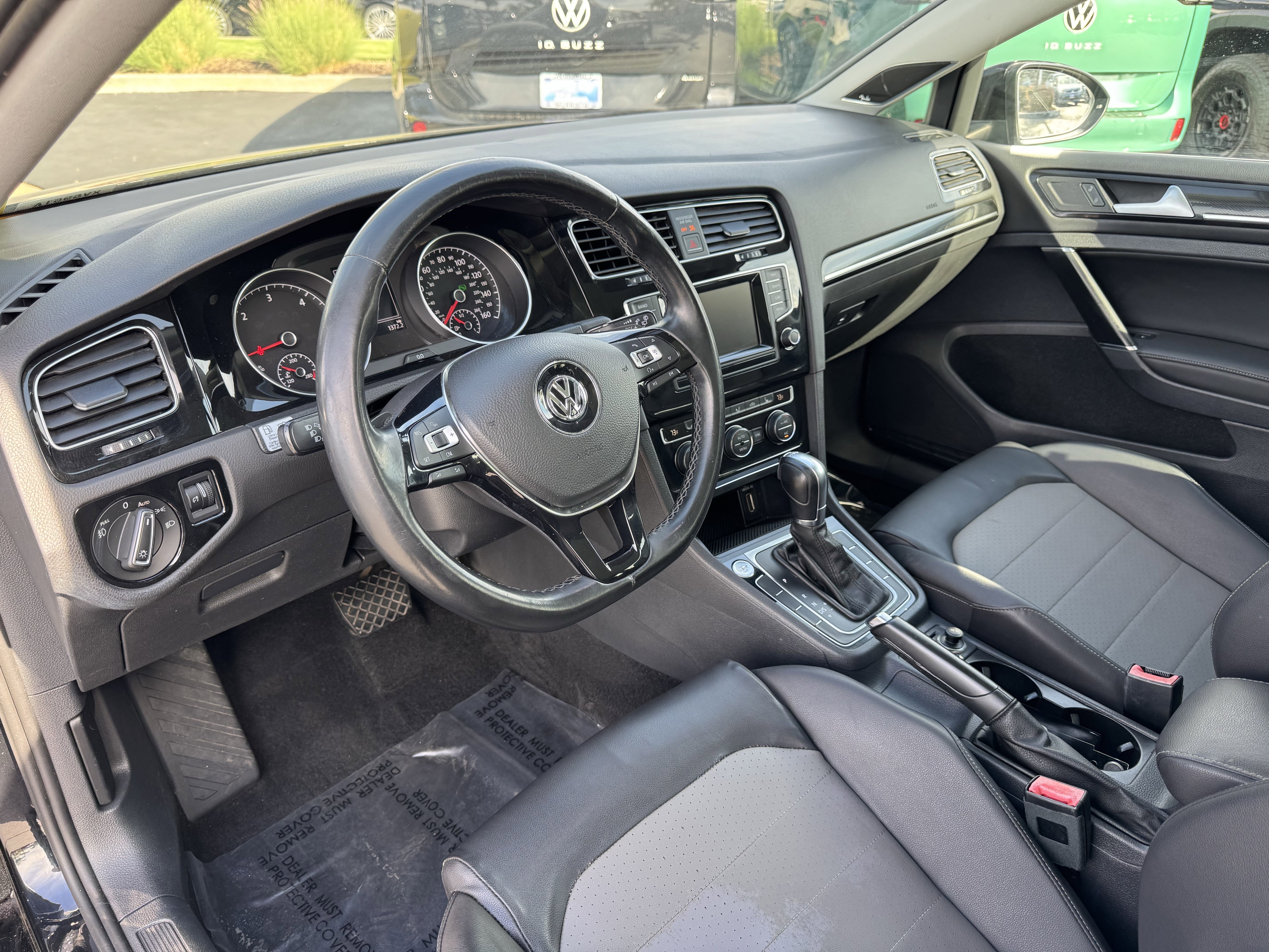 Used 2015 Volkswagen Golf TDI SEL w/ Lighting Package (SEL) image 14