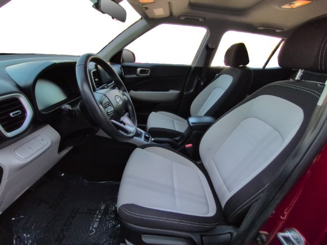 Used 2024 Hyundai Venue SEL FWD image 14