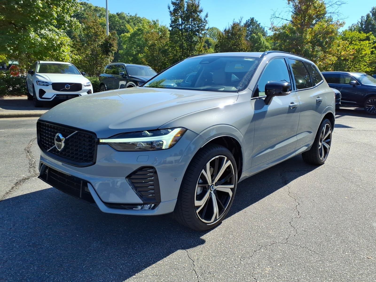 Certified 2024 Volvo XC60 B5 Ultimate w/ Protection Package Premier AWD/4WD image 9