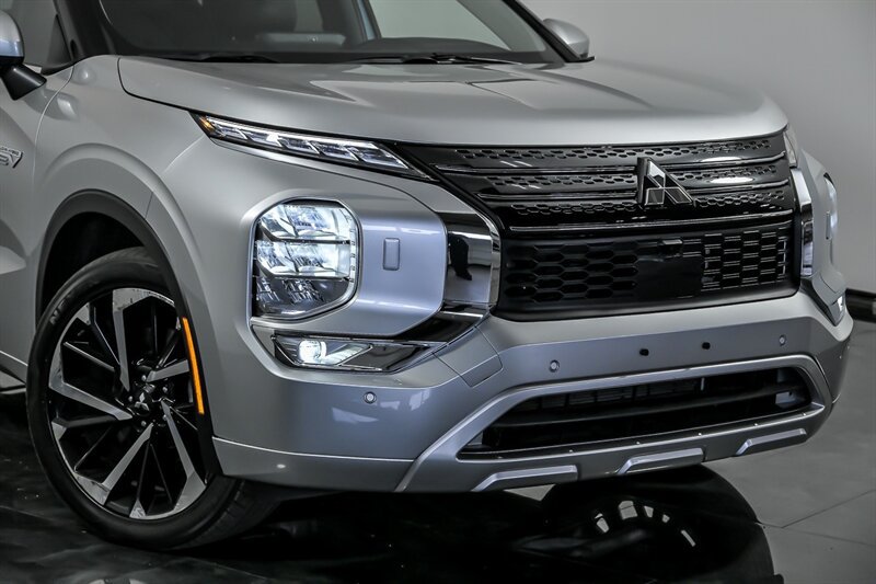 Used 2023 Mitsubishi Outlander SEL AWD/4WD image 34