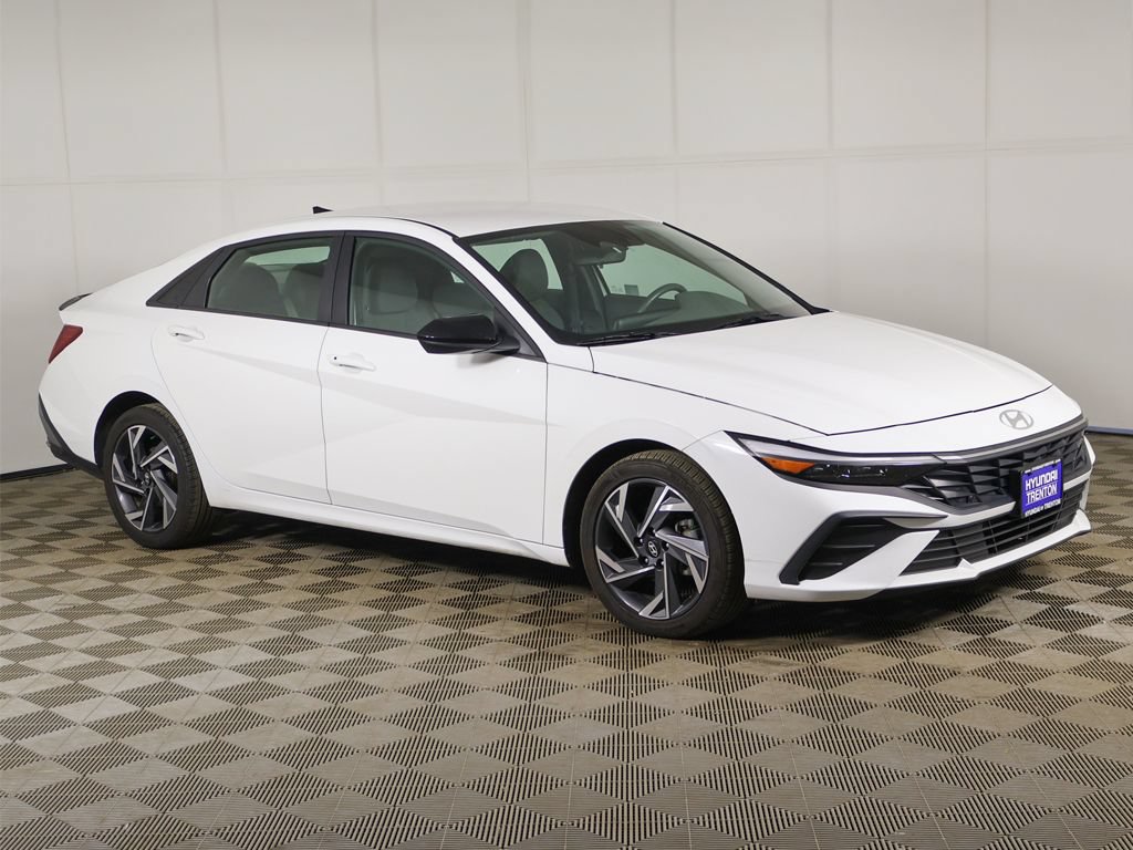 Certified 2025 Hyundai Elantra Sport FWD image 38