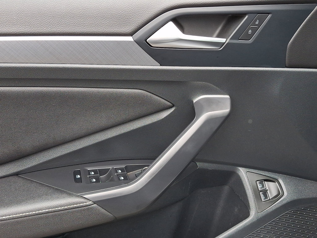 Used 2024 Volkswagen Jetta SE FWD image 19