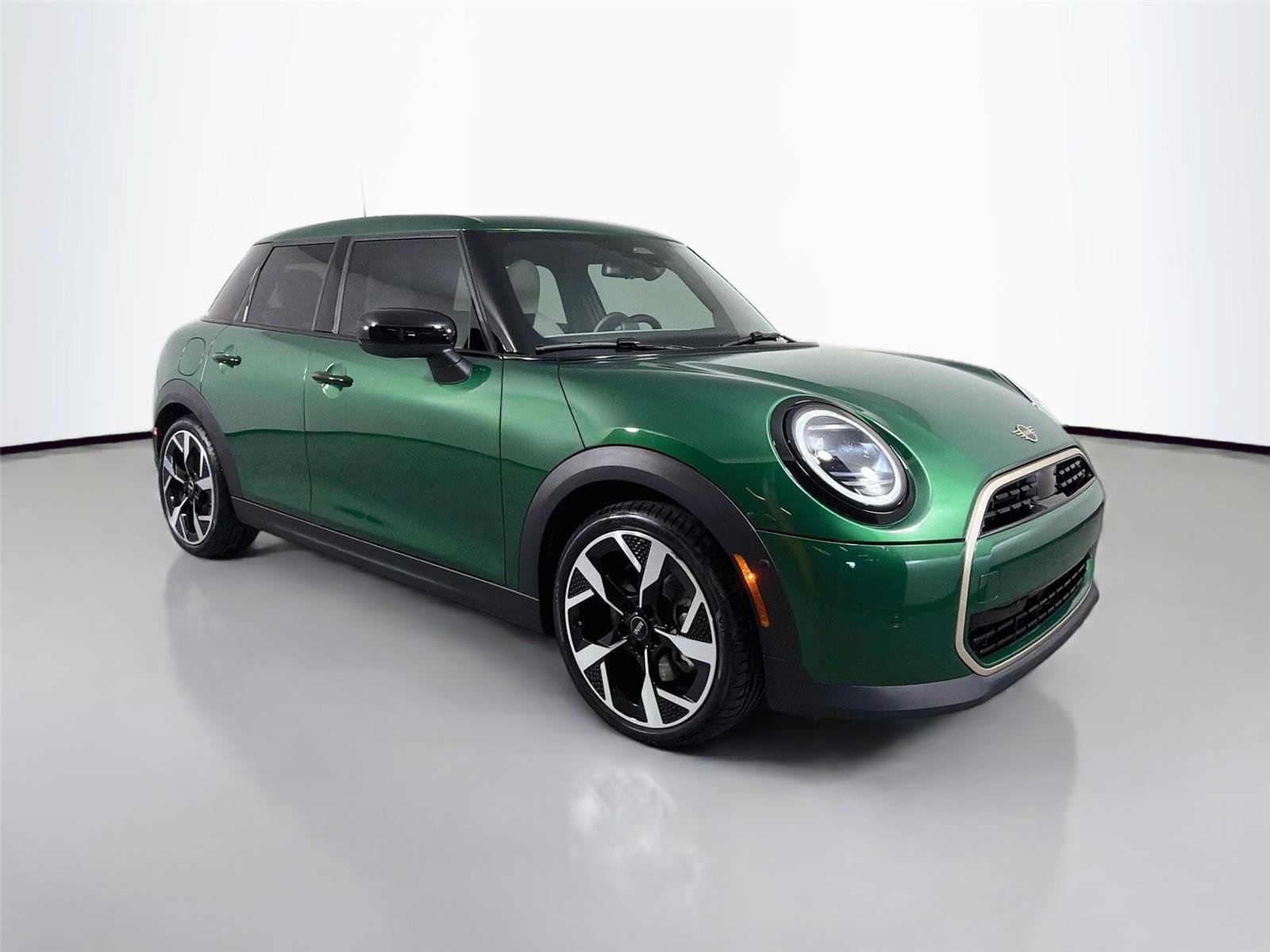 Used 2025 MINI Cooper 4-Door Hardtop FWD image 3