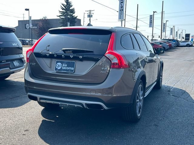 Used 2016 Volvo V60 T5 Cross Country Platinum AWD/4WD image 5