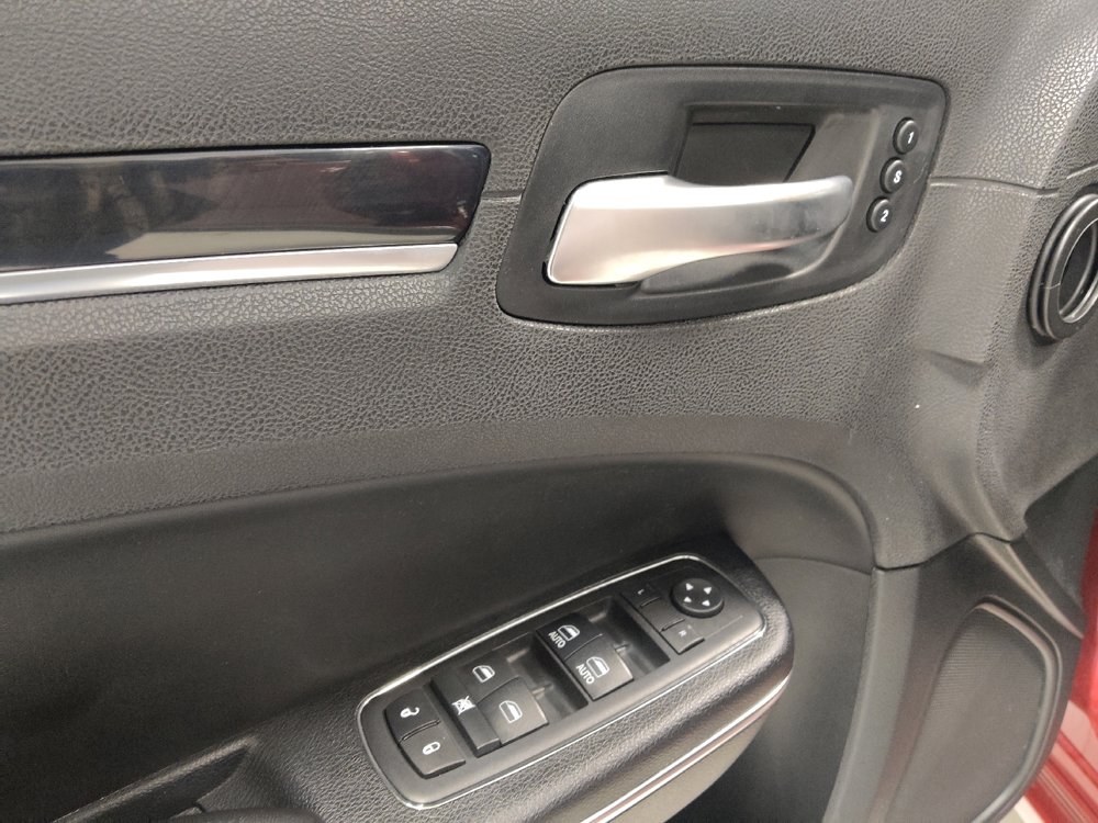 Used 2017 Chrysler 300 C image 27