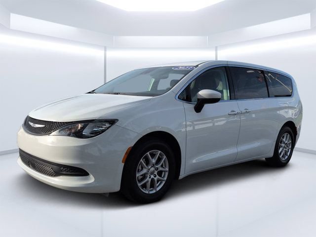 Used 2023 Chrysler Voyager LX FWD image 7