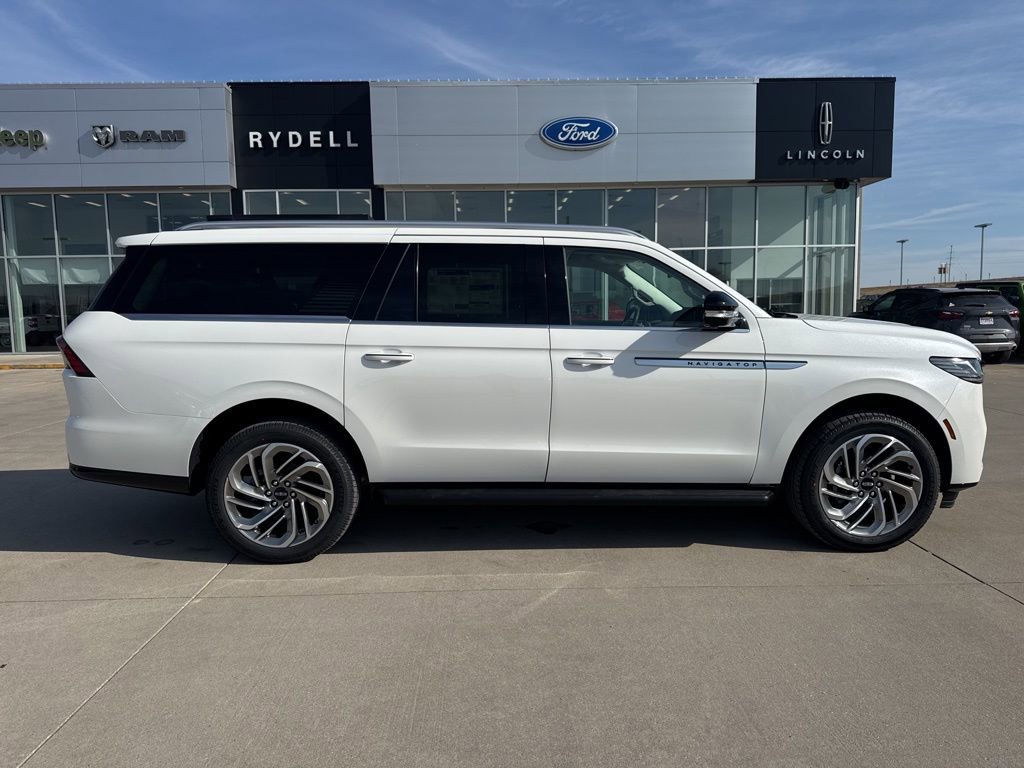 New 2026 Lincoln Navigator L Premier image 2