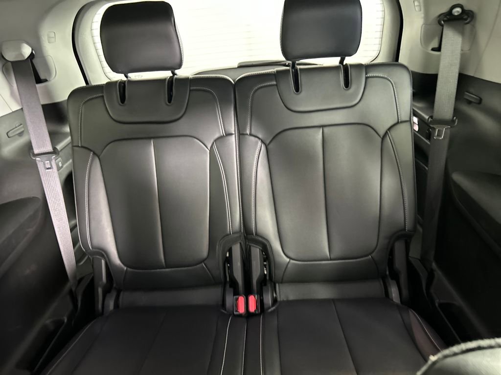 Used 2022 Jeep Grand Cherokee L Limited w/ Black Appearance Package image 21