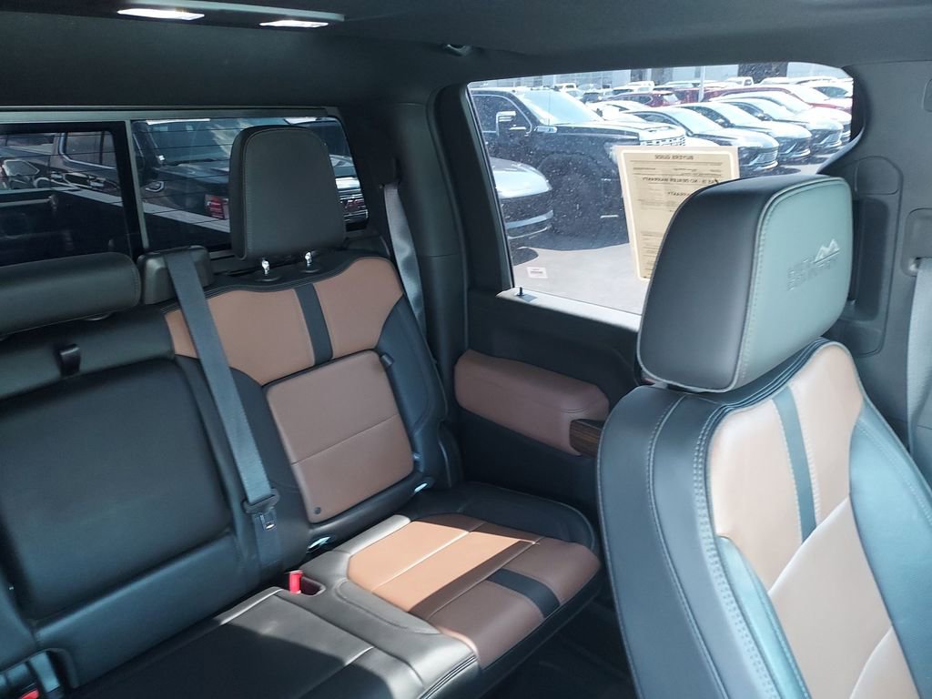 Used 2022 Chevrolet Silverado 3500 High Country image 14