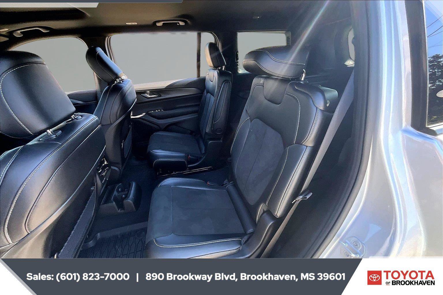 Used 2025 Jeep Grand Cherokee L Altitude RWD image 19