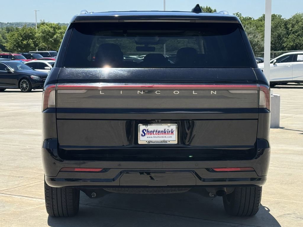 Used 2025 Lincoln Navigator Reserve AWD/4WD image 5