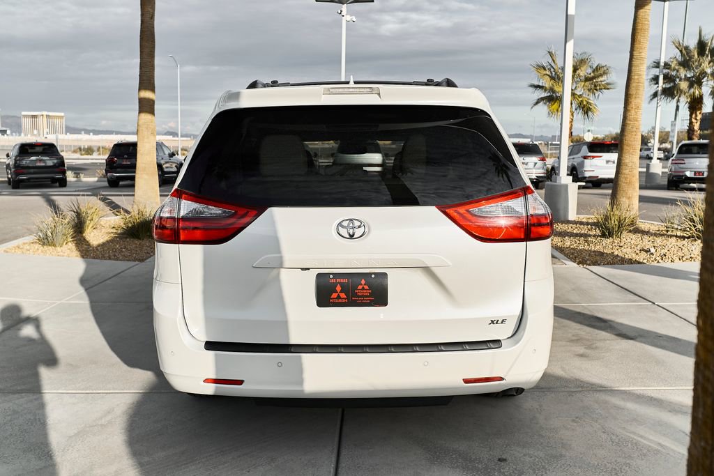 Used 2020 Toyota Sienna XLE w/ XLE Navigation Package image 7