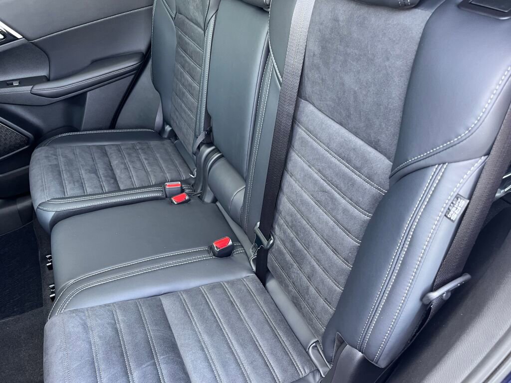 New 2025 Mitsubishi Outlander SE image 22