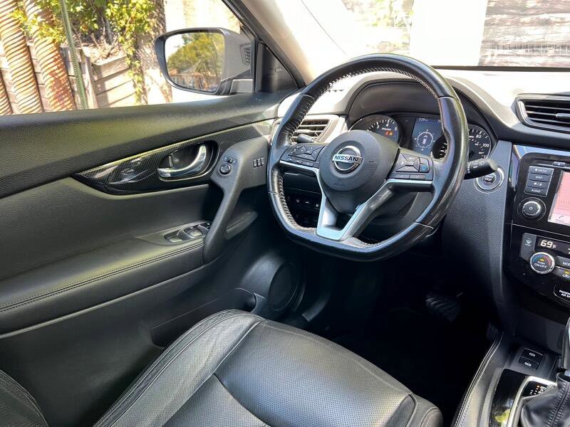 Used 2018 Nissan Rogue SL w/ Premium Package image 11