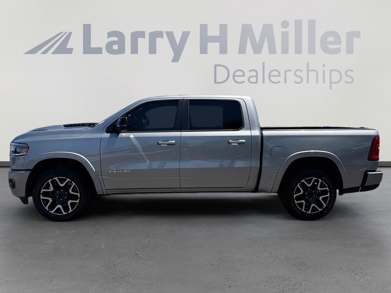 Used 2025 RAM 1500 Laramie w/ Sport Appearance Package AWD/4WD image 2