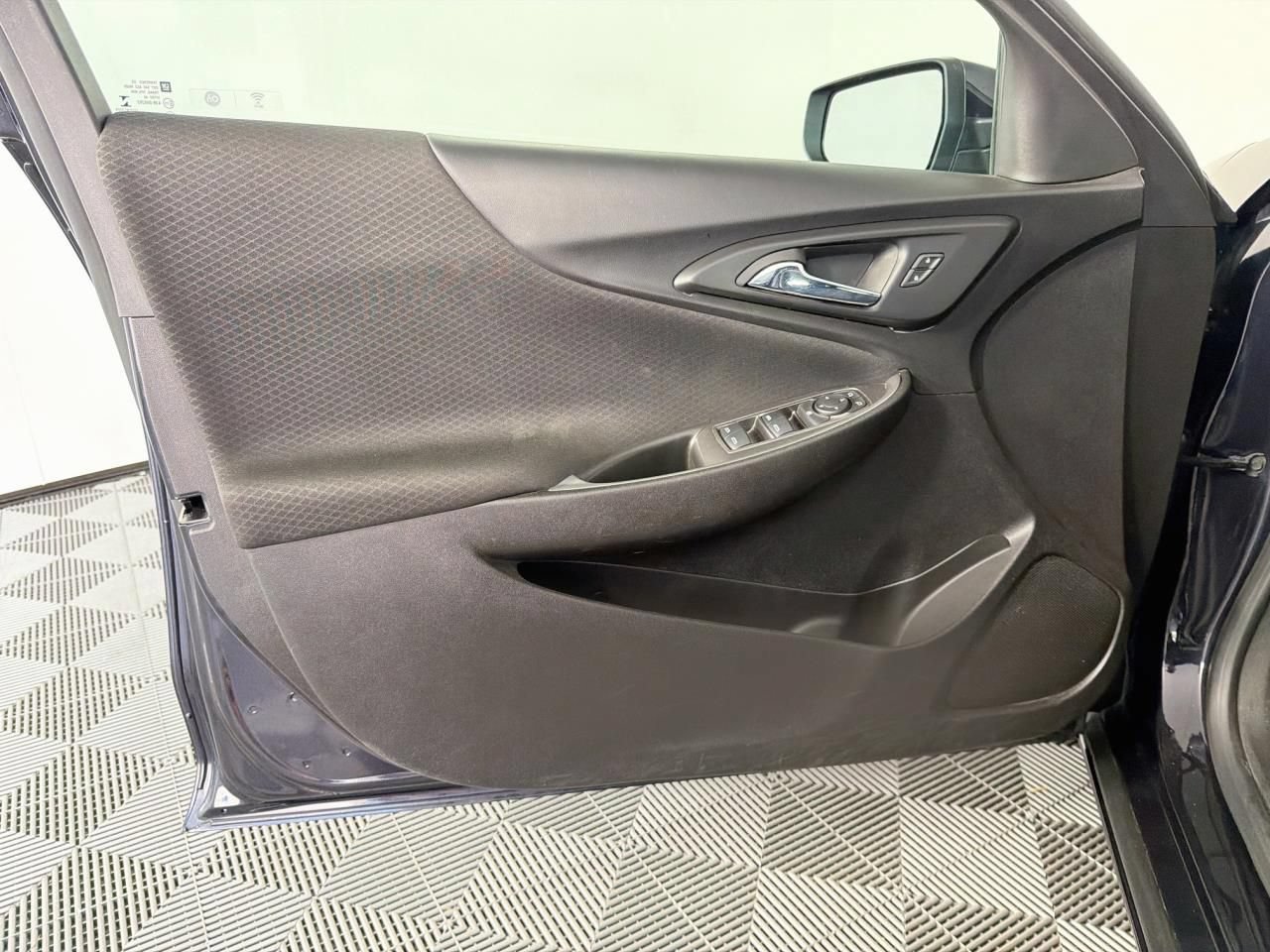 Used 2023 Chevrolet Malibu LT FWD image 19