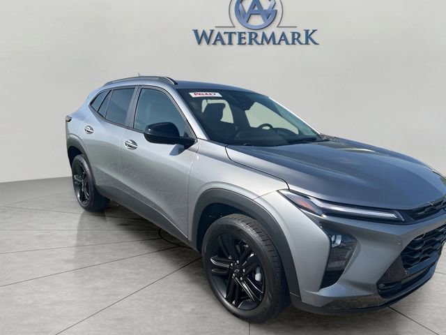 Used 2025 Chevrolet Trax ACTIV w/ Driver Confidence Package FWD image 2