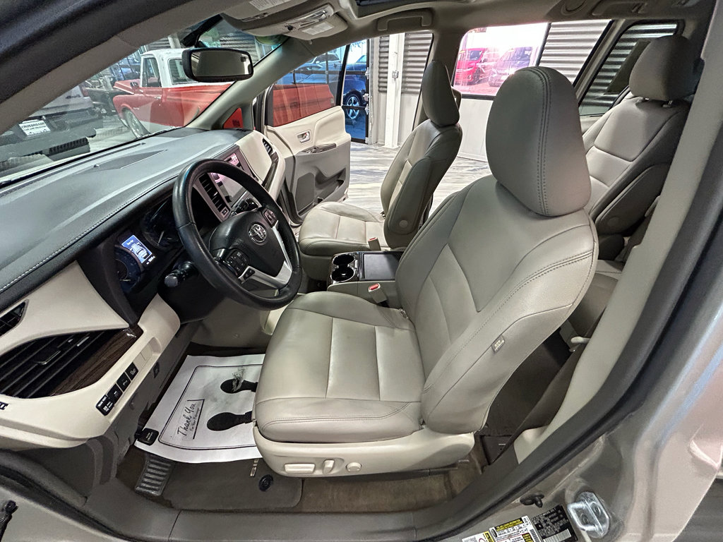 Used 2017 Toyota Sienna XLE w/ XLE Navigation Package FWD image 53