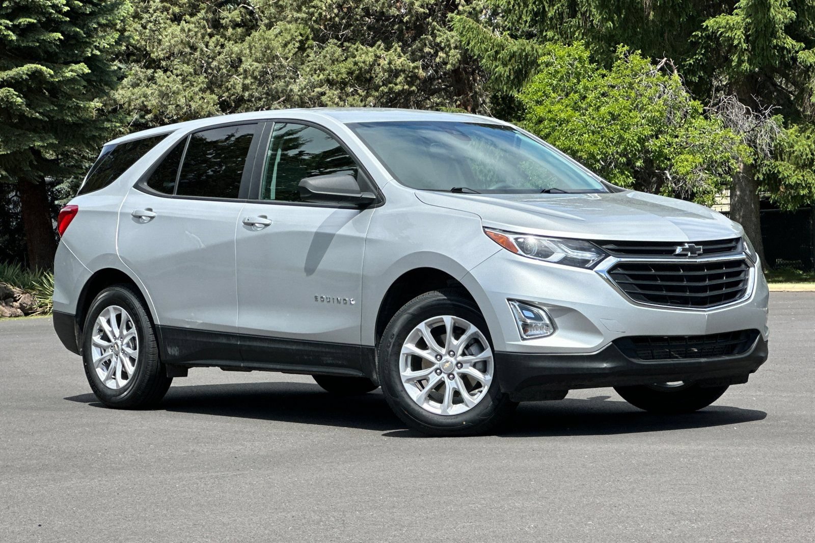 Used 2021 Chevrolet Equinox LS w/ LS Convenience Package AWD/4WD image 2