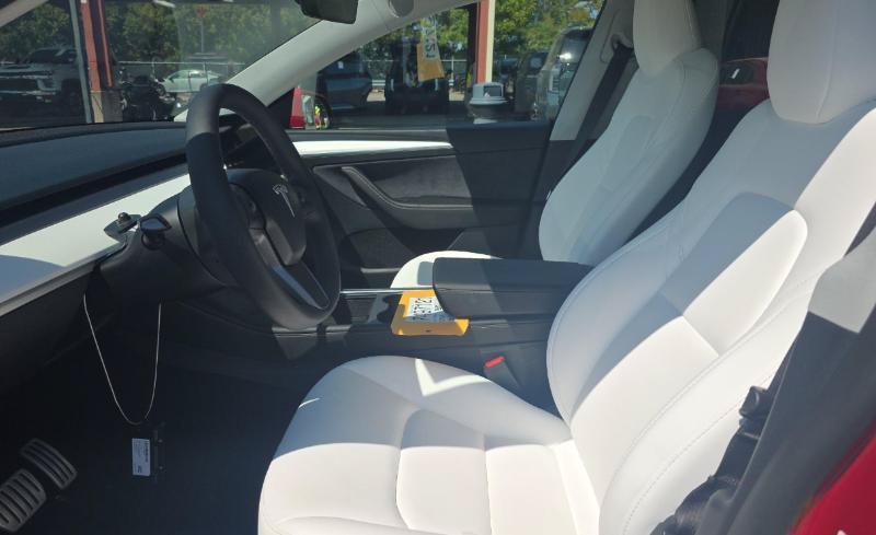 Used 2023 Tesla Model Y Performance AWD/4WD image 11