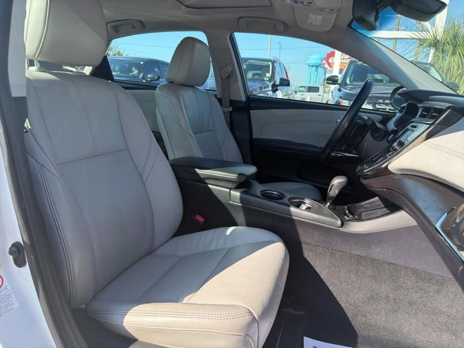 Used 2017 Toyota Avalon Limited image 22