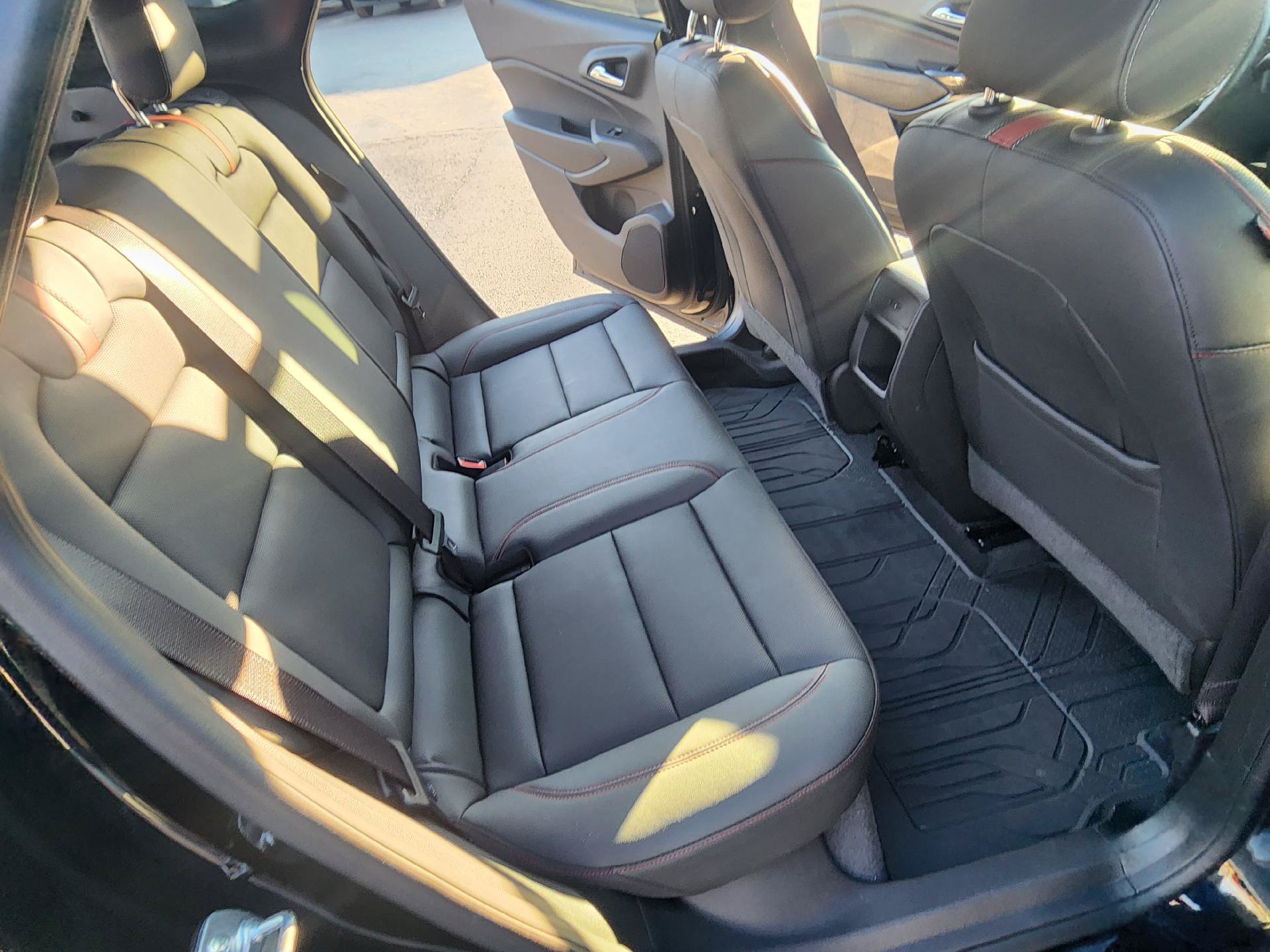 Used 2025 Chevrolet Trax RS w/ Sunroof Package FWD image 11