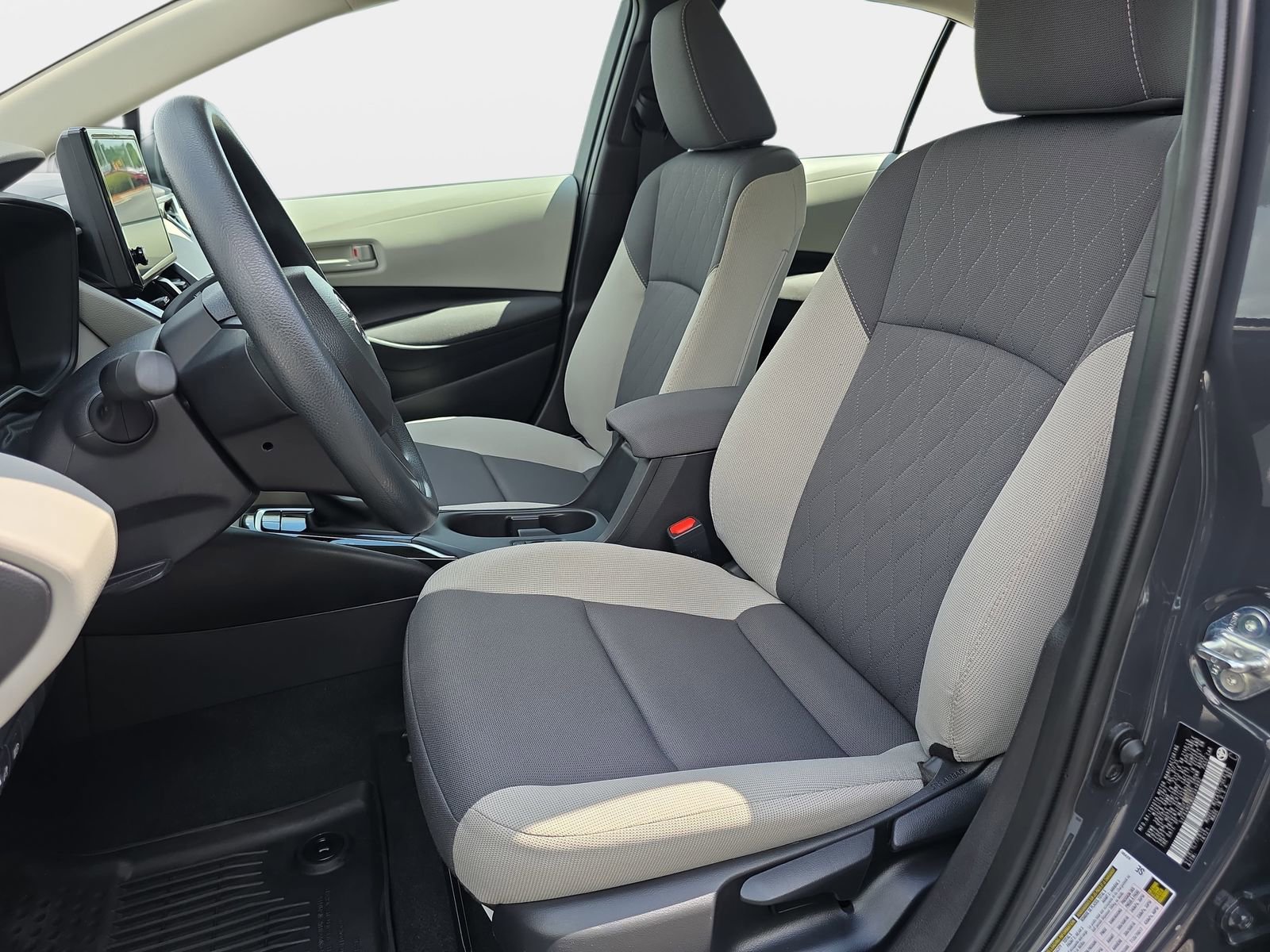 Used 2025 Toyota Corolla LE FWD image 14