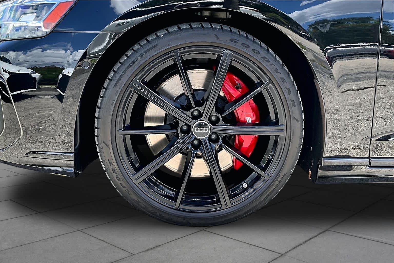 Used 2022 Audi S8 w/ S8 Executive Package AWD/4WD image 11