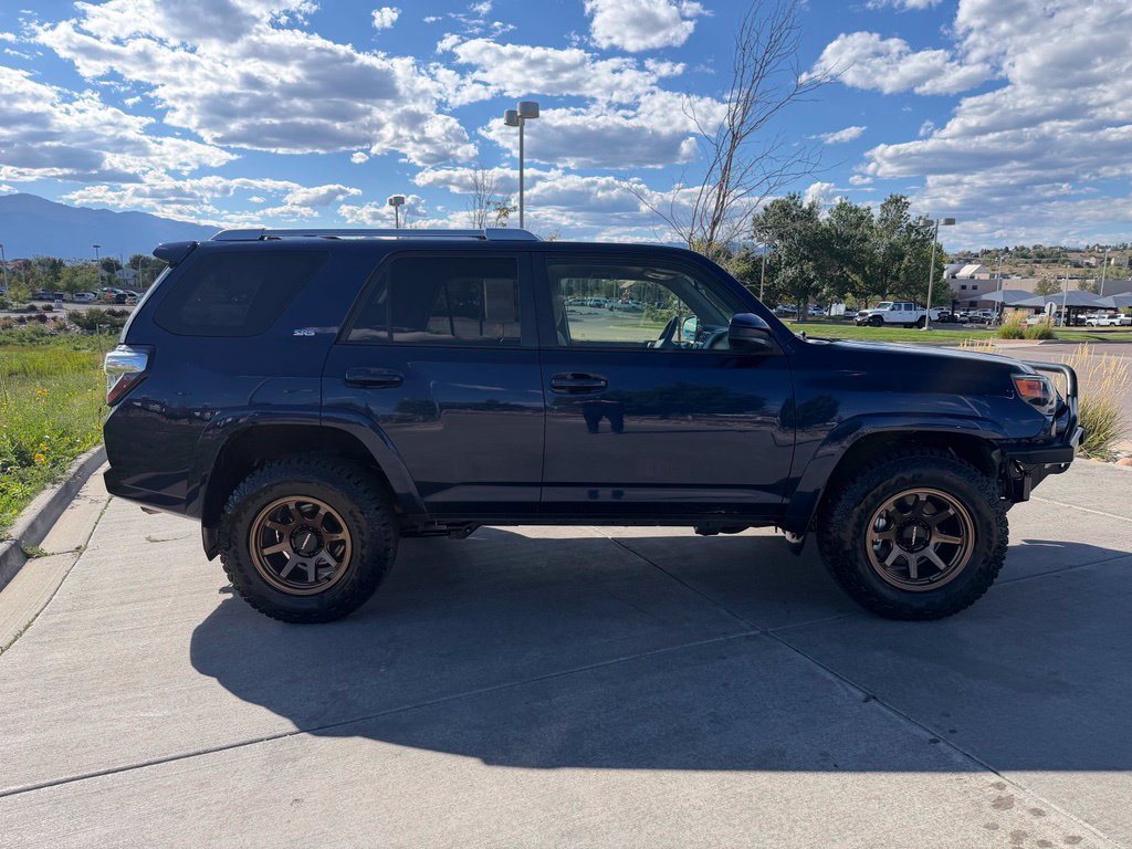 Used 2017 Toyota 4Runner SR5 AWD/4WD image 8