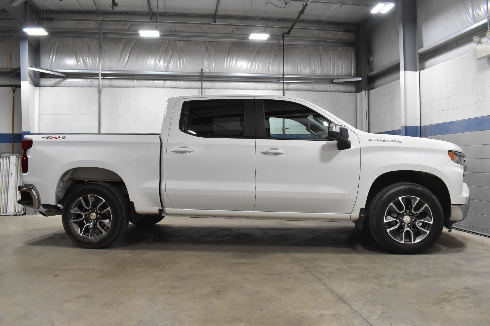 Used 2023 Chevrolet Silverado 1500 LT AWD/4WD image 29