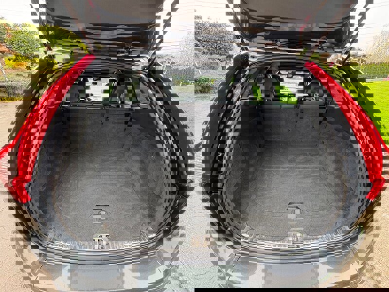 Used 2015 Volvo XC60 T6 R-Design Platinum image 8