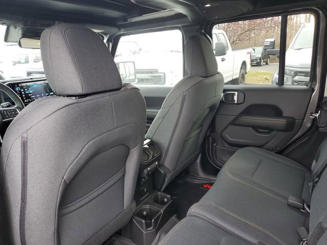Used 2025 Jeep Wrangler Sahara AWD/4WD image 29
