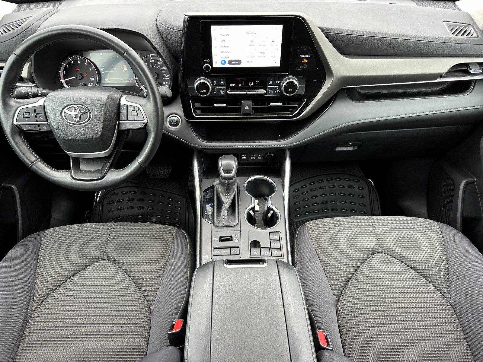 Used 2024 Toyota Highlander LE image 12