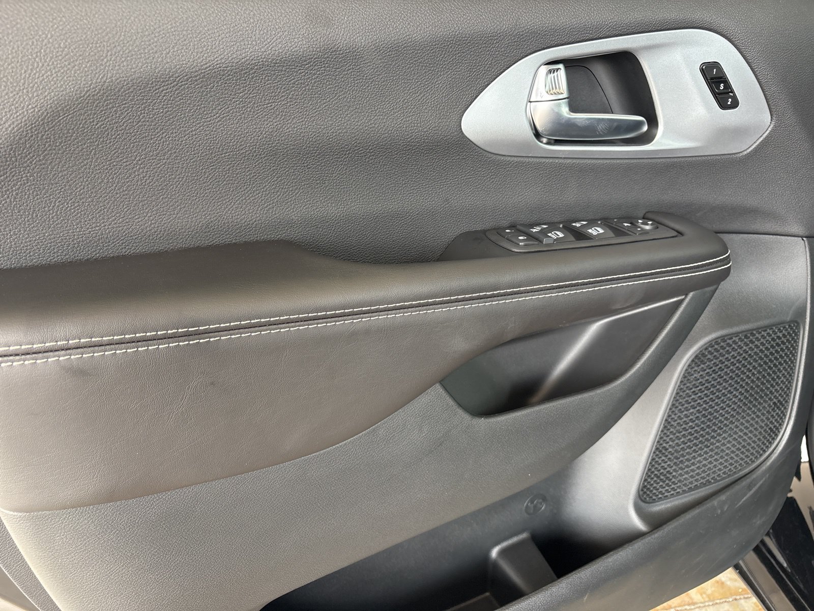 New 2026 Chrysler Pacifica Limited w/ S Appearance Package FWD image 11