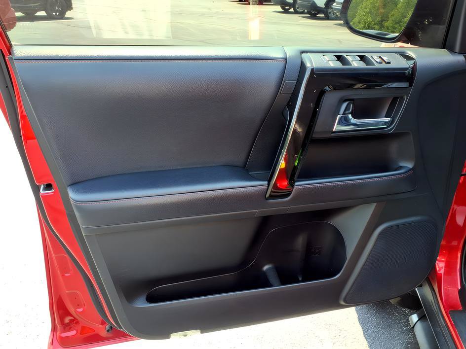 Used 2022 Toyota 4Runner TRD Off-Road Premium w/ Moonroof Package AWD/4WD image 18