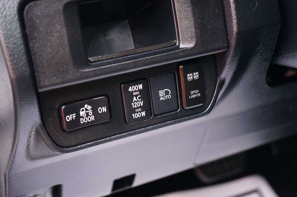 Used 2019 Toyota Tacoma Limited image 17