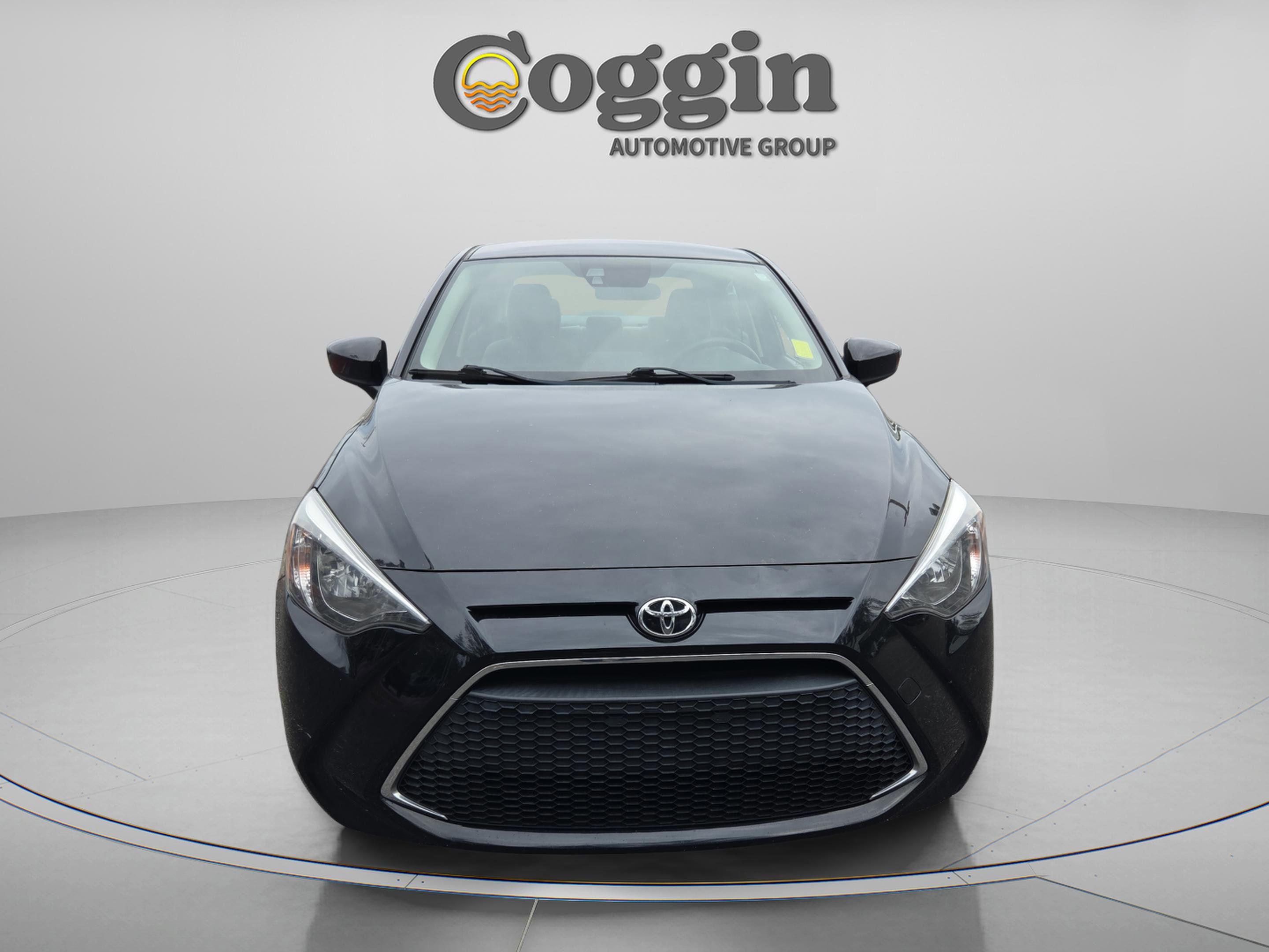 Used 2020 Toyota Yaris L image 9