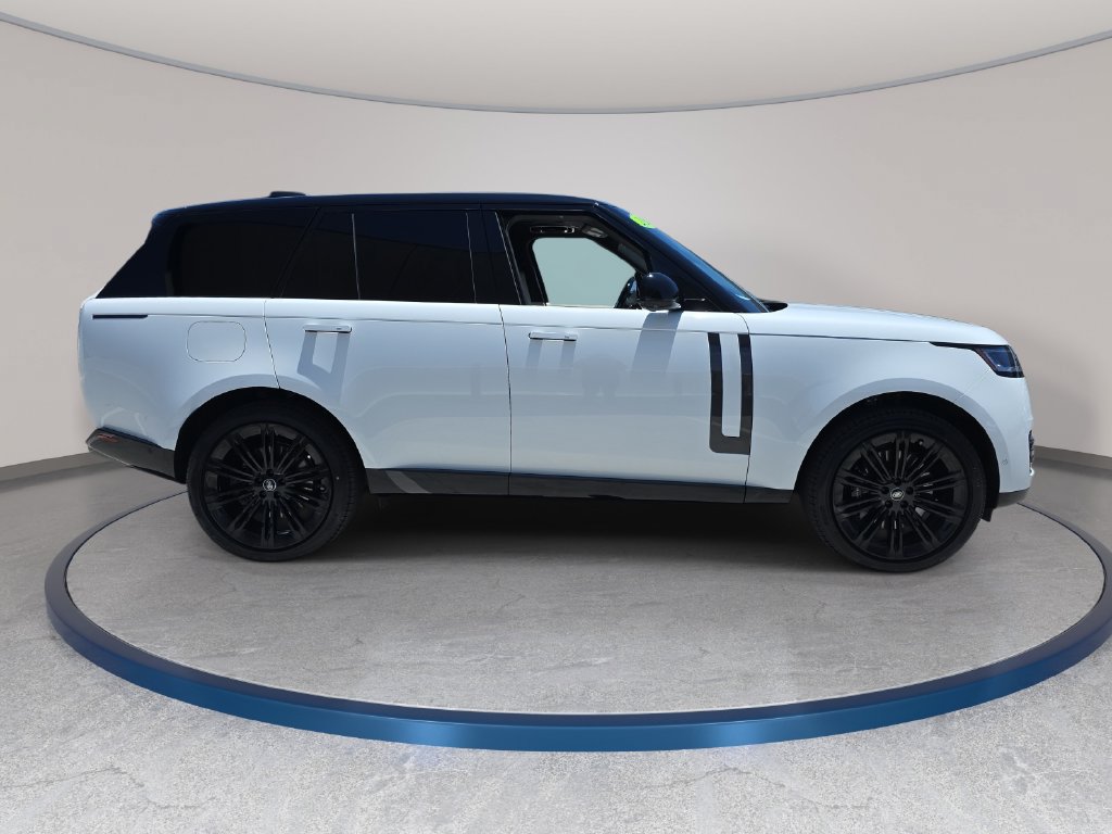 Used 2025 Land Rover Range Rover SE AWD/4WD image 4